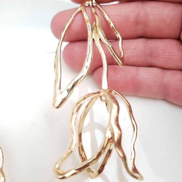 New! Zara Tulip Earrings - Picture 6 of 10